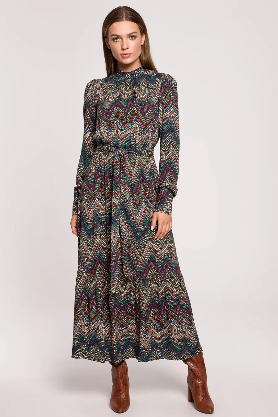 Długa sukienka BOHO z falbankami i długim rękawem zielona