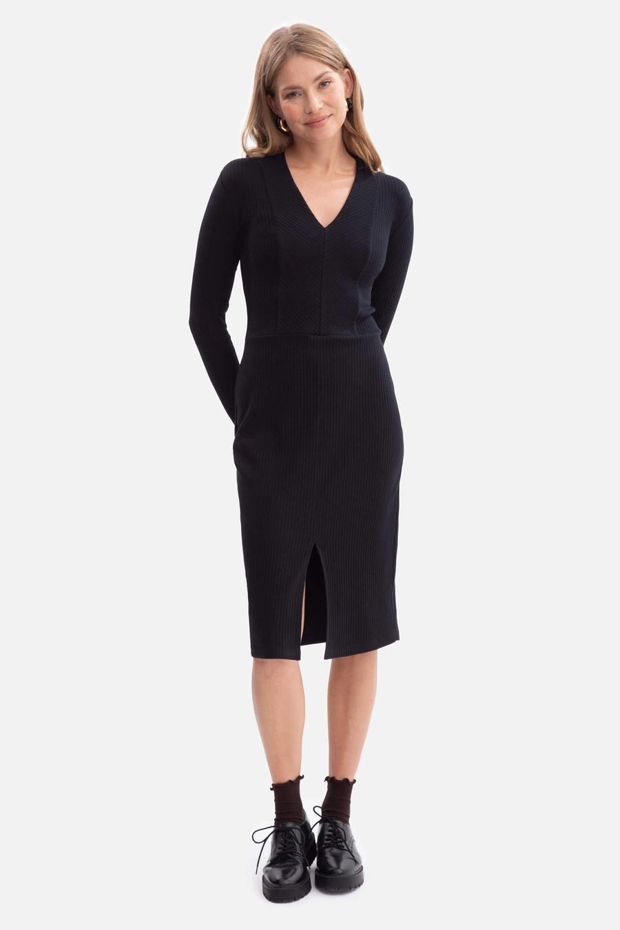Bawełniana sukienka dzianinowa ołówkowa z dekoltem V czarna