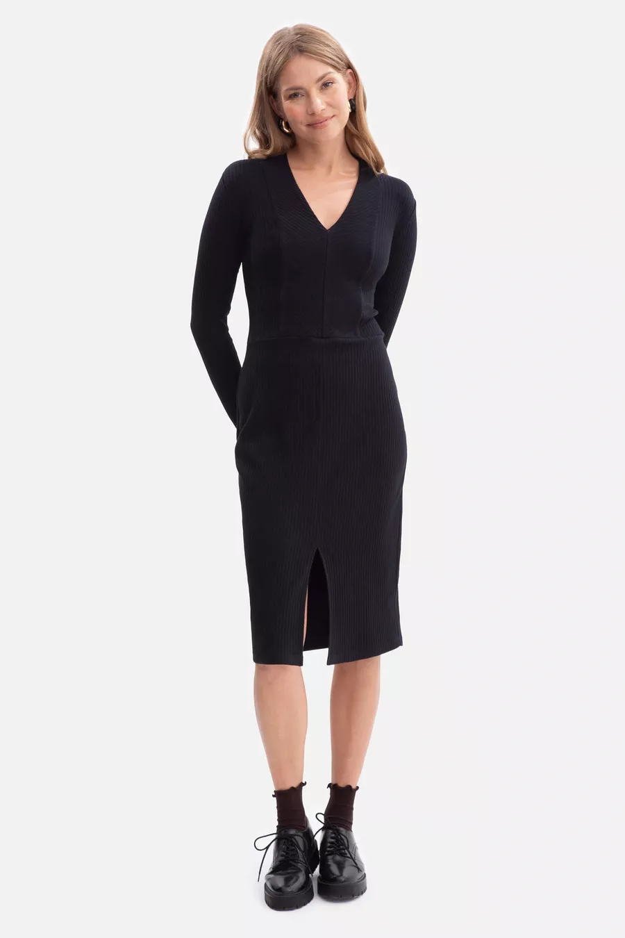 Bawełniana sukienka dzianinowa ołówkowa z dekoltem V czarna