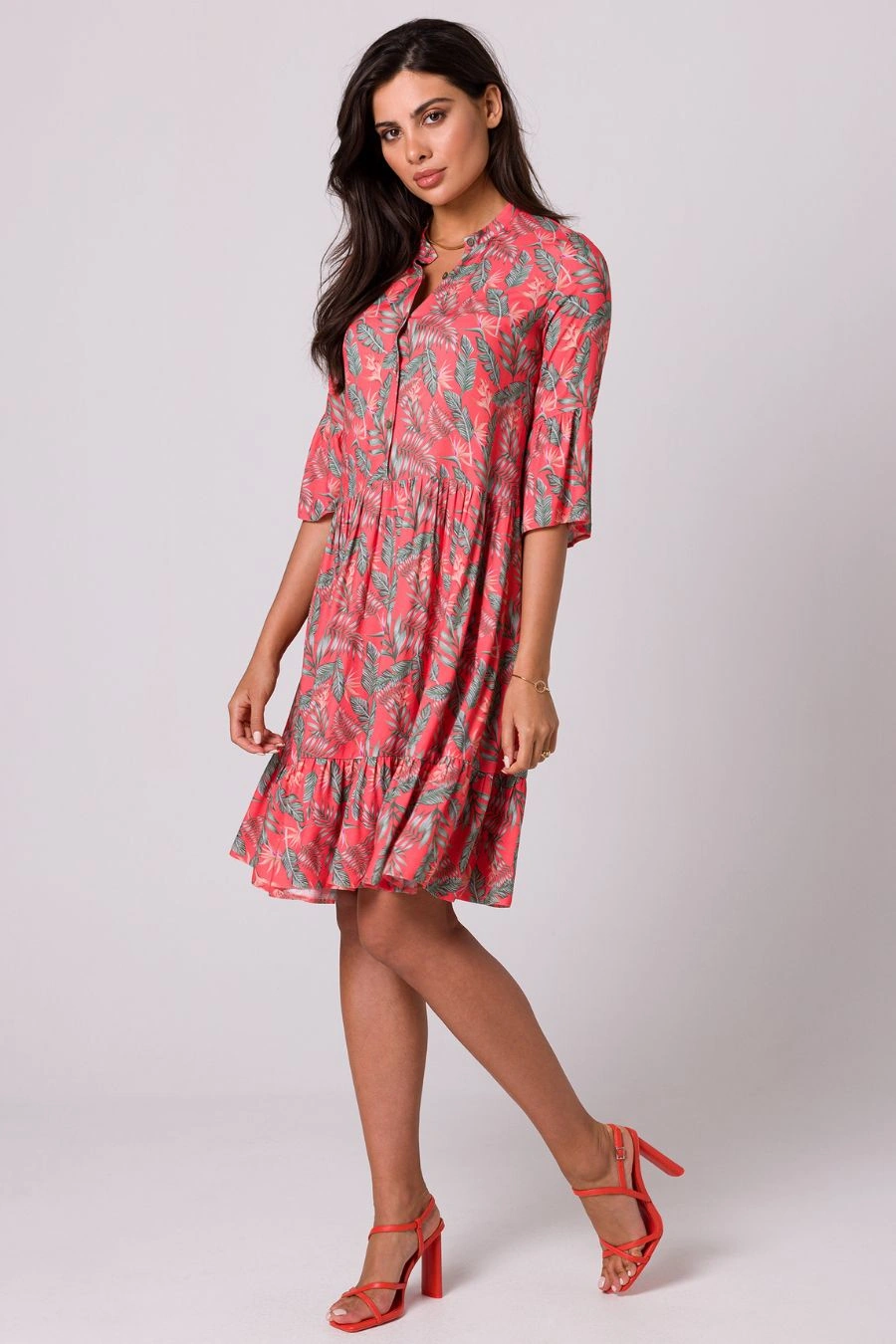 Sukienka rozkloszowana z falbaną z nadrukiem koszulowa