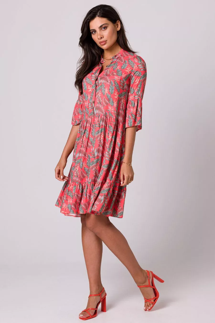 Sukienka rozkloszowana z falbaną z nadrukiem koszulowa