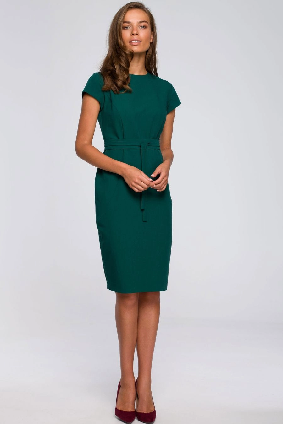 Sukienka ołówkowa z modelującymi przeszyciami zielona