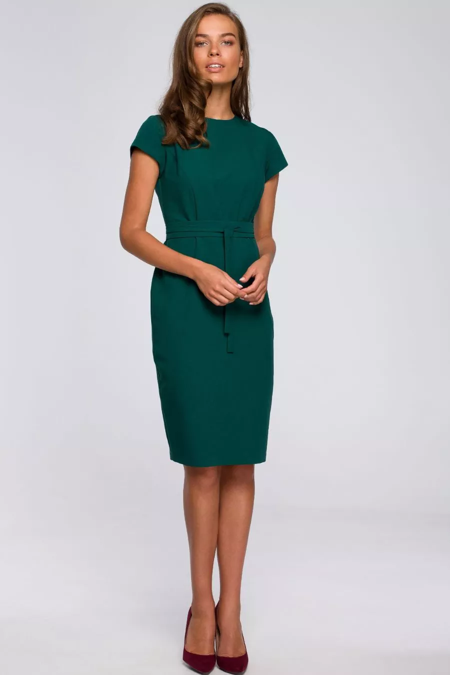 Sukienka ołówkowa z modelującymi przeszyciami zielona