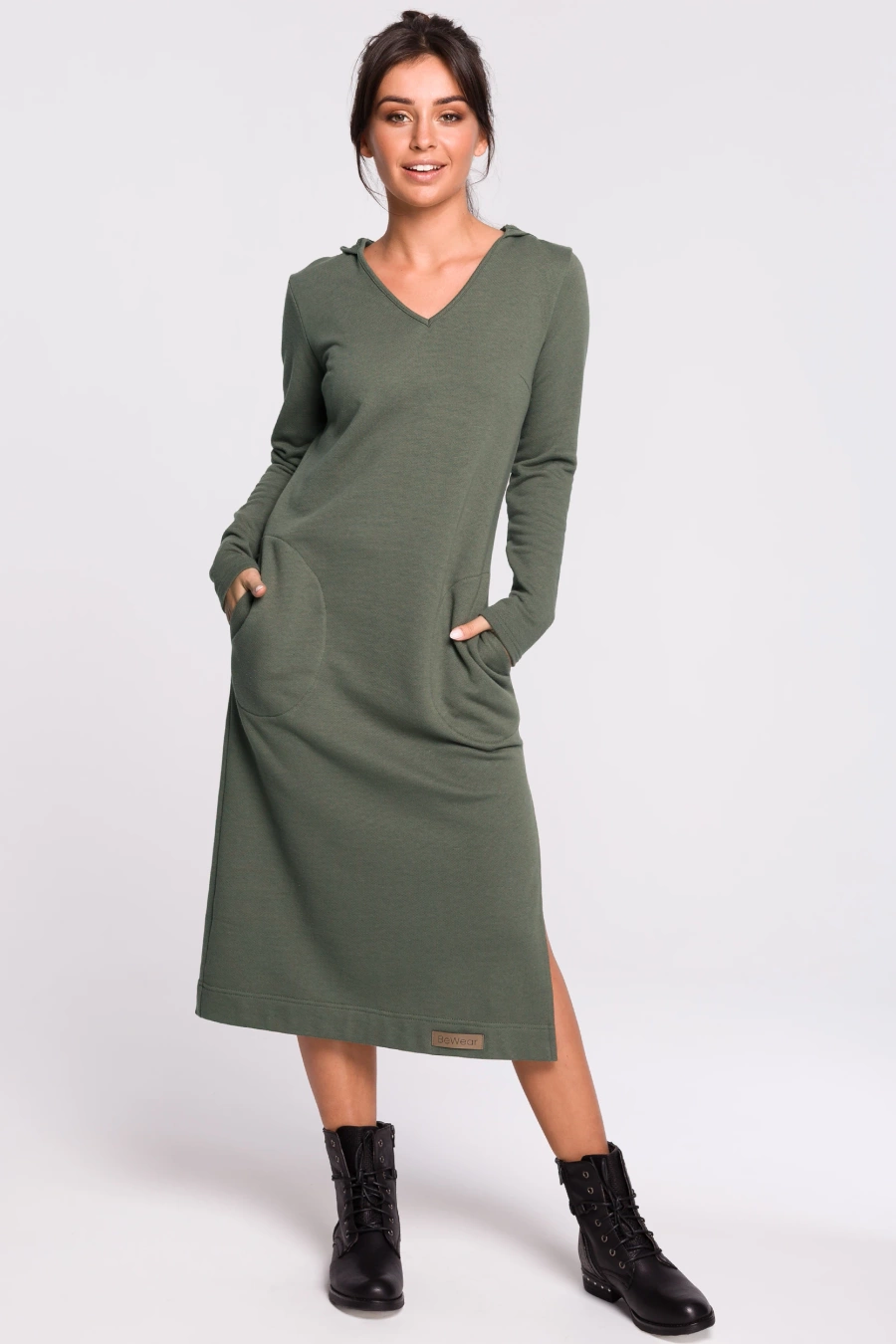 Długa sukienka dresowa z kapturem i dekoltem V bawełniana zielona