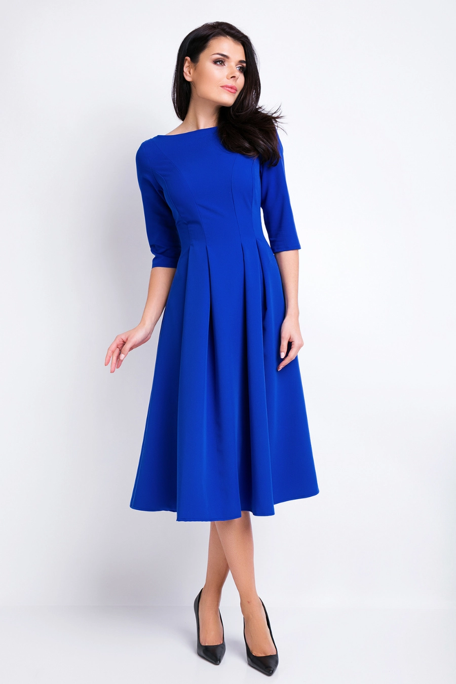 Elegancka sukienka rozkloszowana z kontrafałdami niebieska