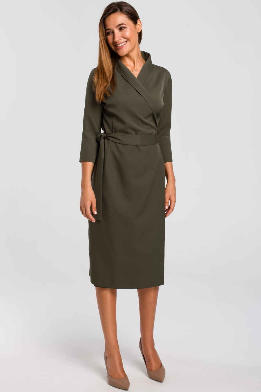 Elegancka sukienka biznesowa kopertowa midi z paskiem w talii zielona