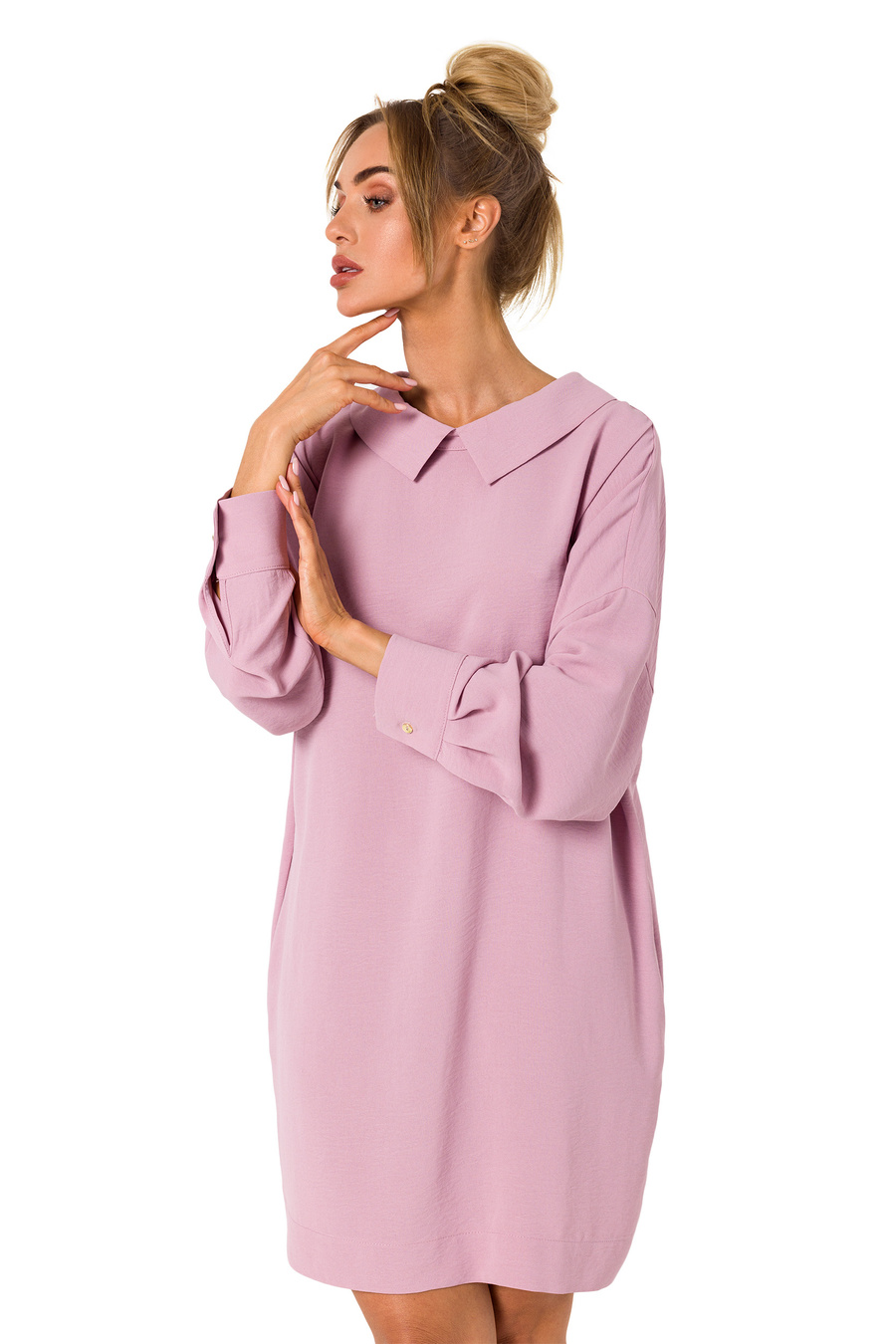 Sukienka koszulowa z dekoltem V na plecach różowa