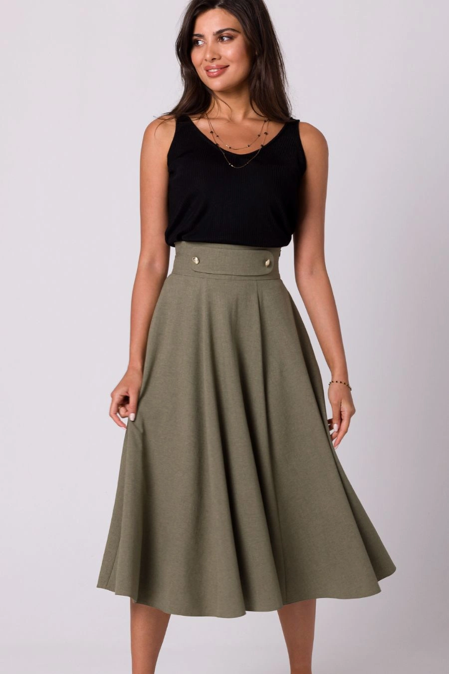 Rozkloszowana spódnica z wysokim stanem i kieszeniami khaki