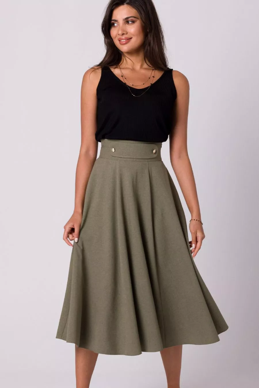 Rozkloszowana spódnica z wysokim stanem i kieszeniami khaki