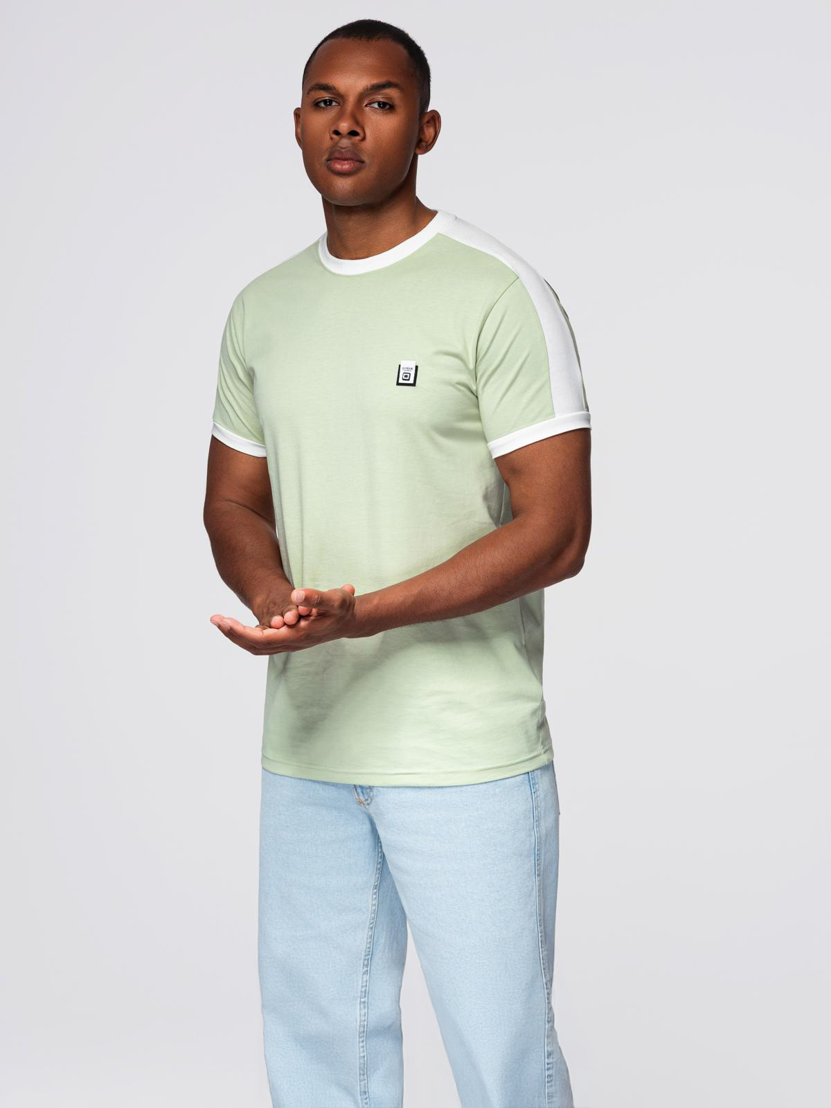 T-shirt męski z kontrastowymi lampasami – pistacjowy V9 - Rozmiar: S