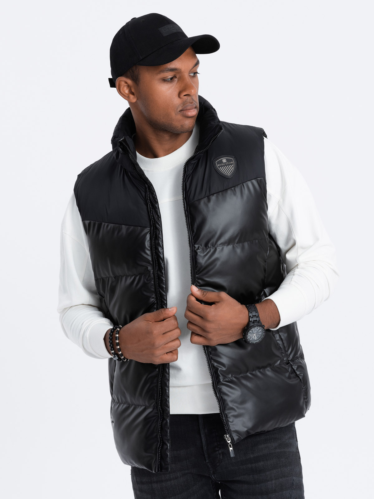 Pikowany męski bezrękawnik z łączonych strukturalnych materiałów – czarny V1