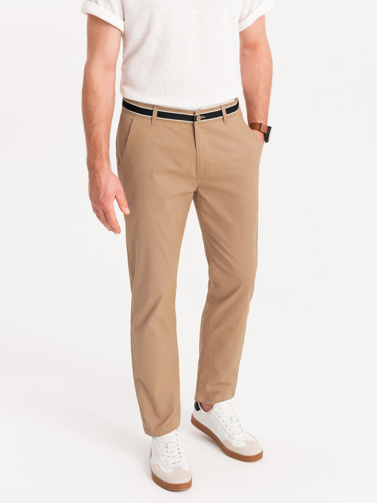 Męskie spodnie chino z ozdobną taśmą w pasie SLIM FIT – piaskowe V5 - Rozmiar: M