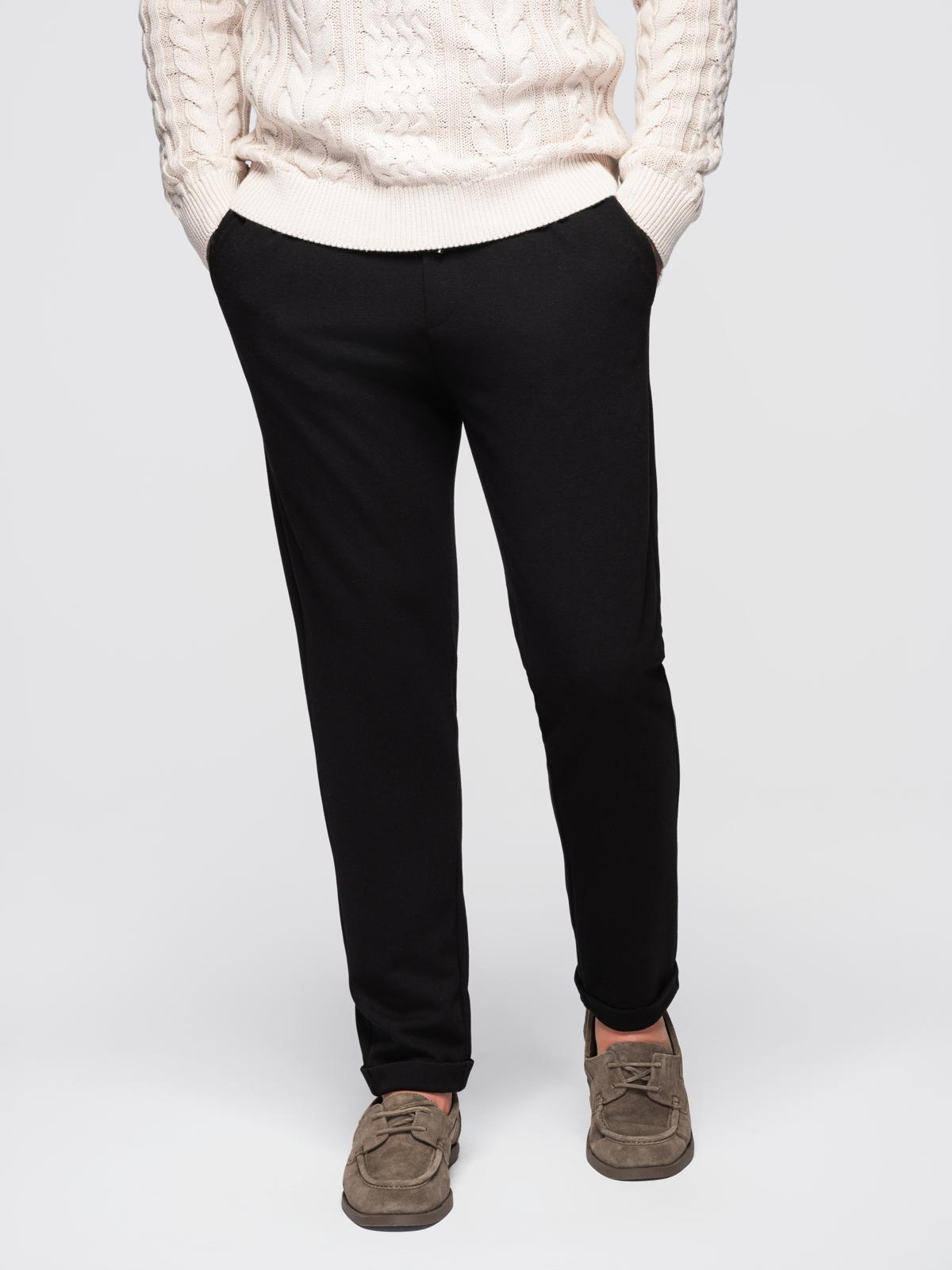 Męskie spodnie z dzianiny pique z regulacją w pasie – czarne V2 - Rozmiar: S