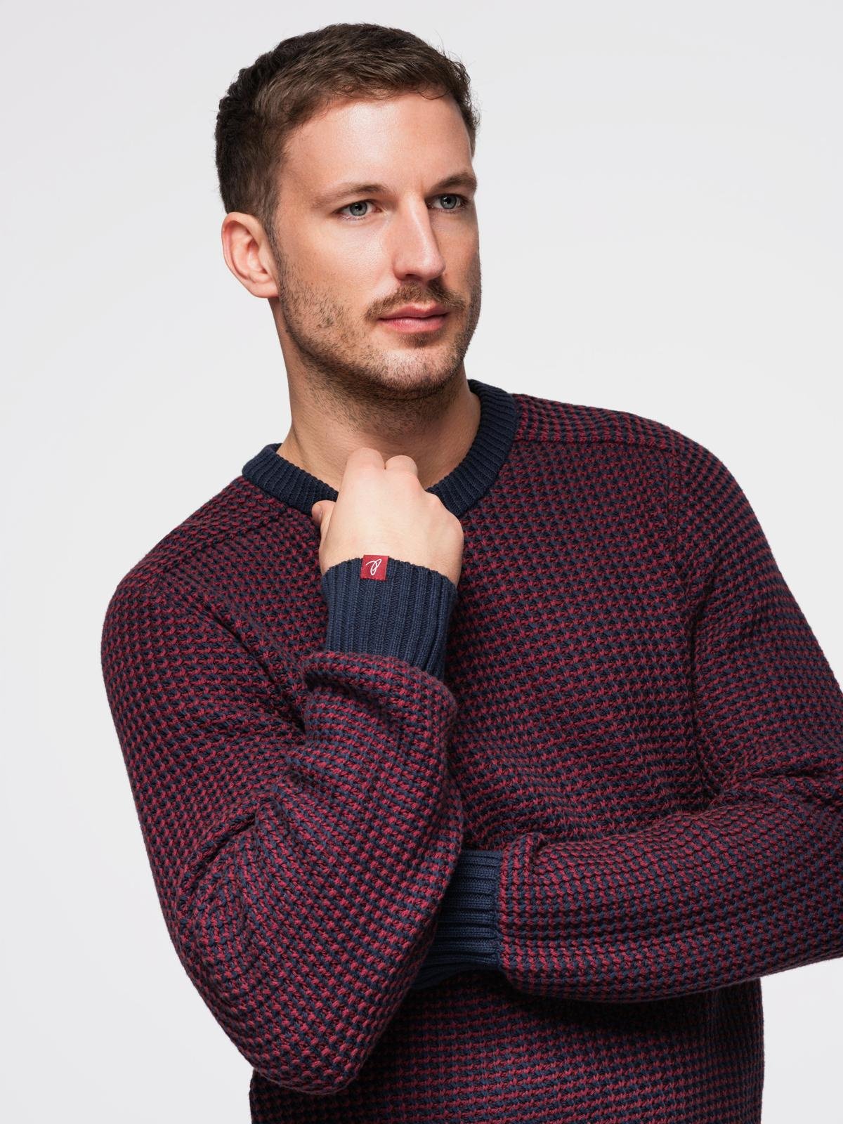 Męski sweter o kontrastowym splocie z okrągłym dekoltem – bordowy V1