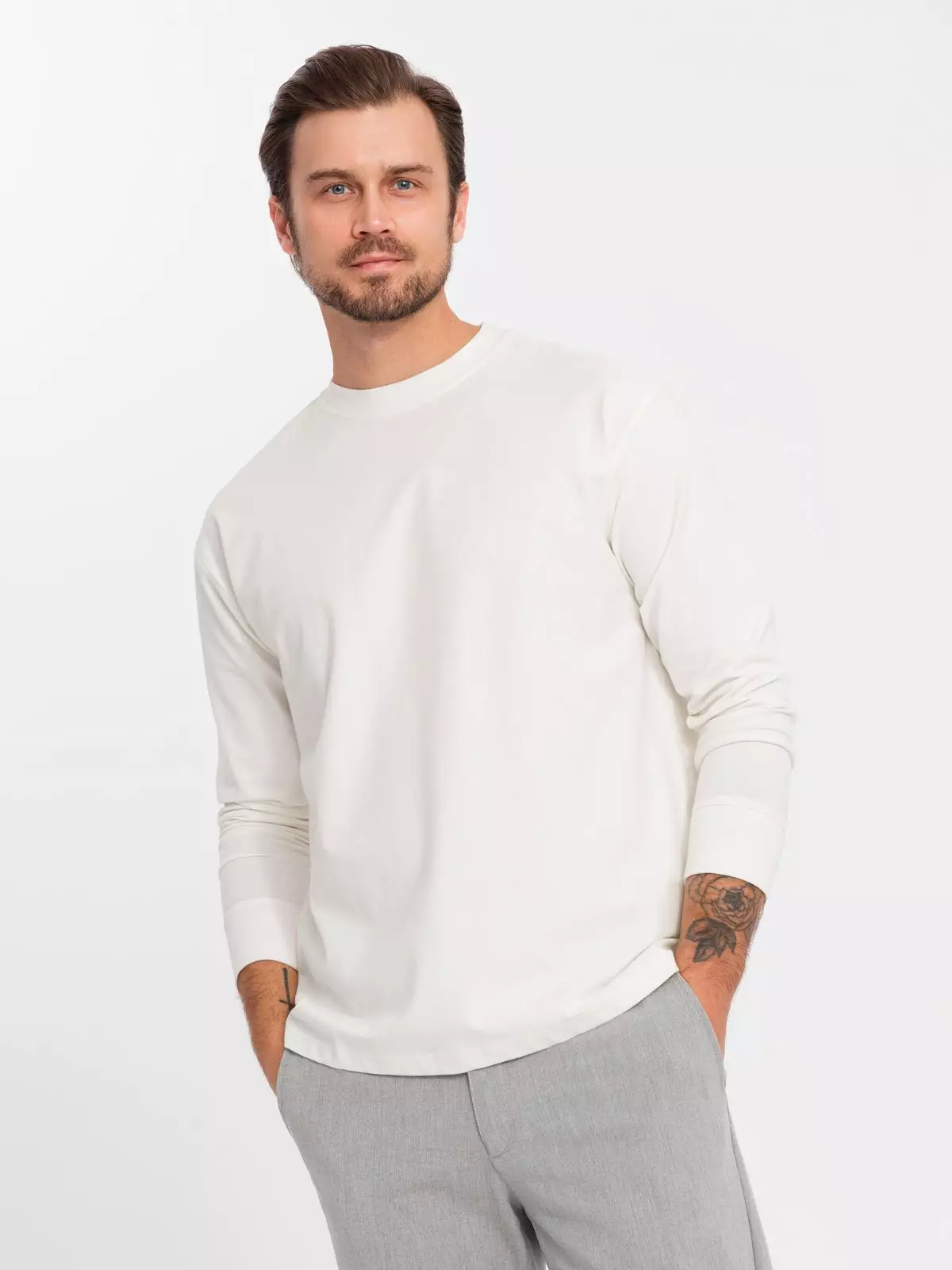 Męski bawełniany longsleeve LOOSE FIT z okrągłym dekoltem – kremowy V2 - Rozmiar: S