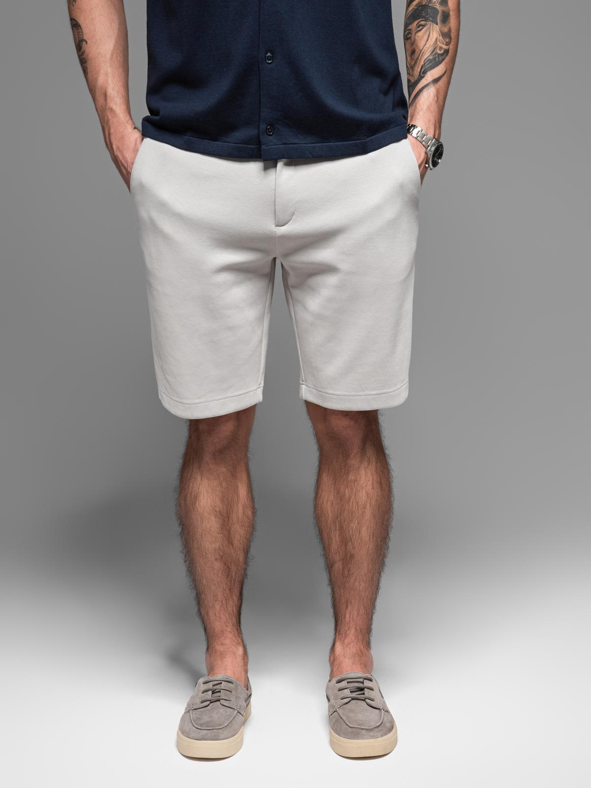 Krótkie spodenki męskie SLIM FIT z melanżowej strukturalnej dzianiny – jasnoszare V5 - Rozmiar: M