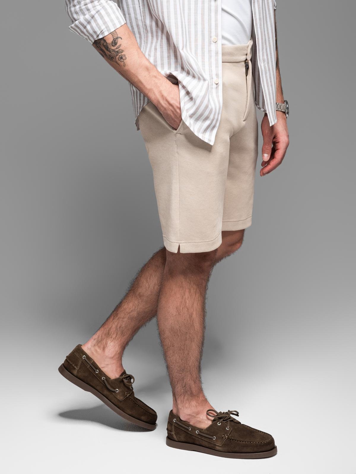 Męskie krótkie spodenki SLIM FIT z melanżowej strukturalnej dzianiny – piaskowe V3 - Rozmiar: M