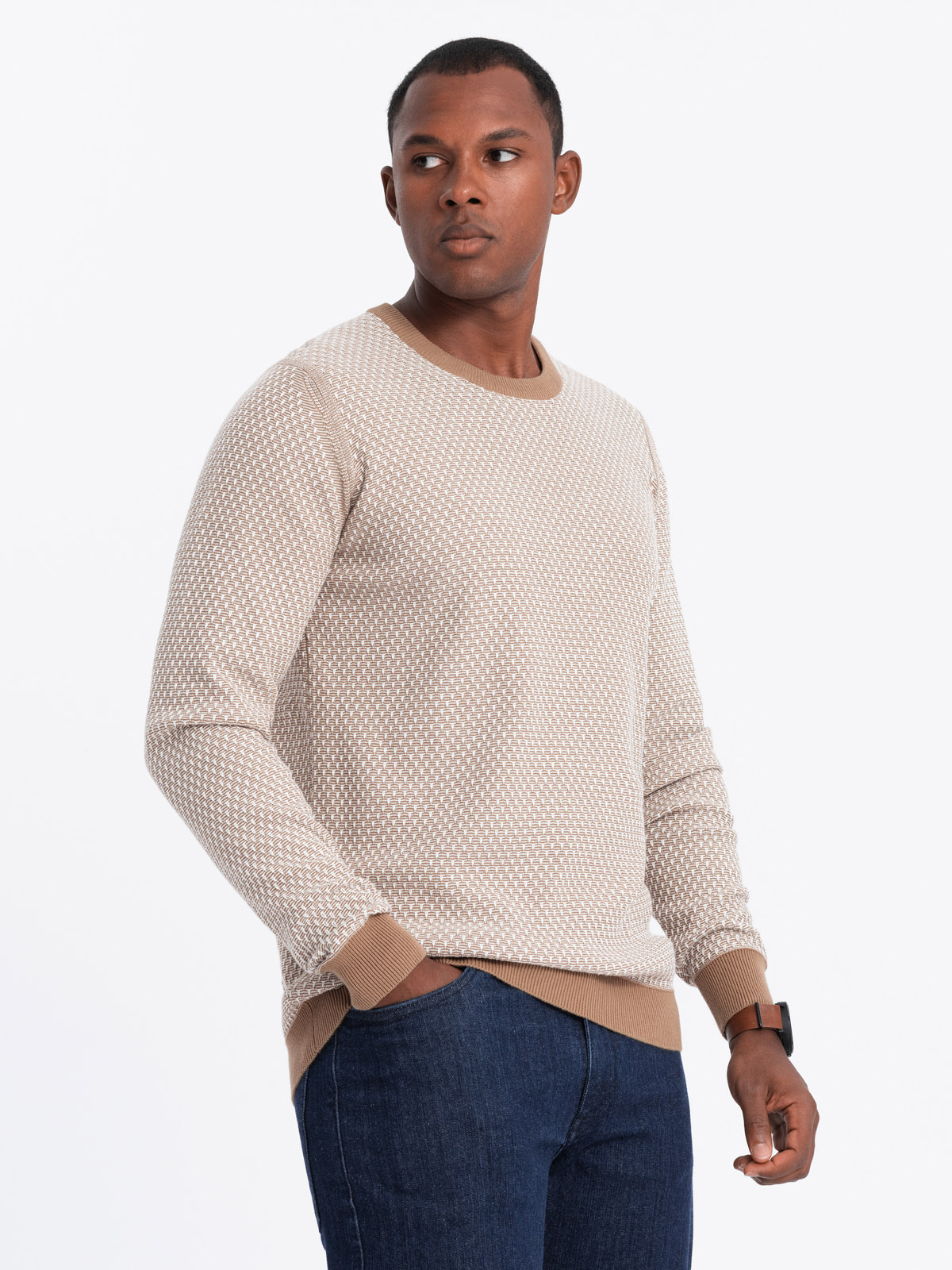 Sweter męski dzianinowy RELAXED FIT we wzory – jasnobrązowy V3 - Rozmiar: XL