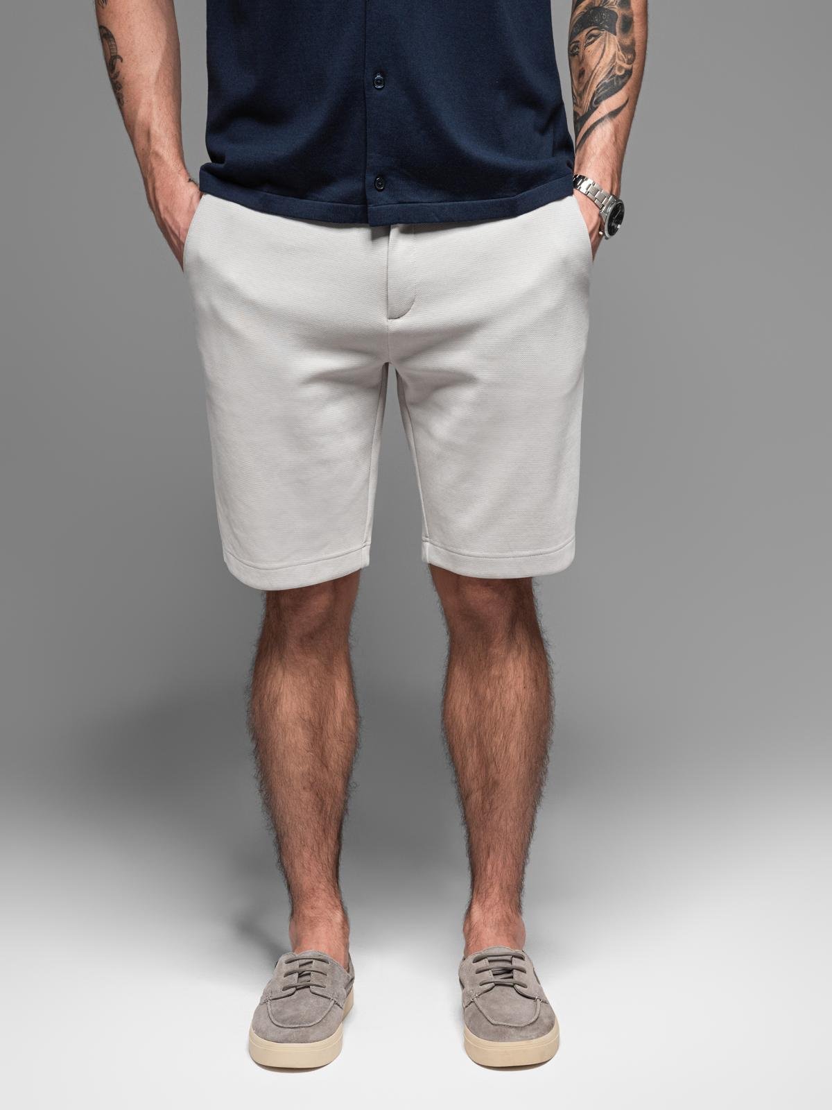 Krótkie spodenki męskie SLIM FIT z melanżowej strukturalnej dzianiny – jasnoszare V5