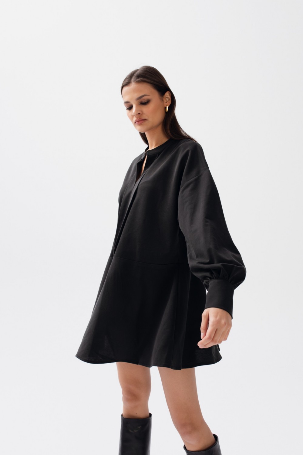 Sukienka z falbanką na dole MAT EFFECT SPRANA CZERŃ - CHARMING