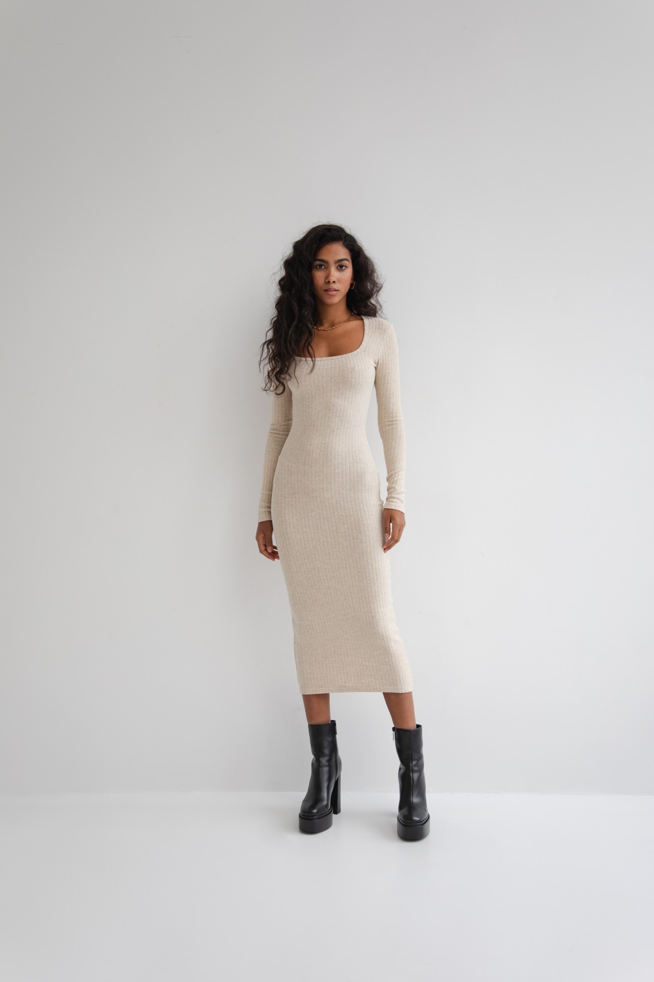 Dopasowana sukienka z długim rękawem z dzianiny sweterkowej w kolorze MELANGE BEIGE - PILAR-S/M