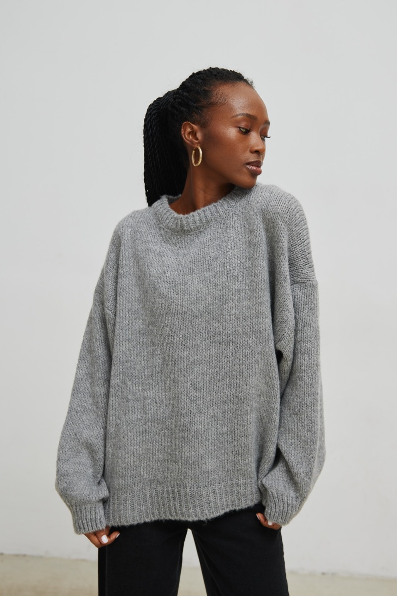 Sweter oversize z bufiastym rękawem SZARY - RIVERO-UNI