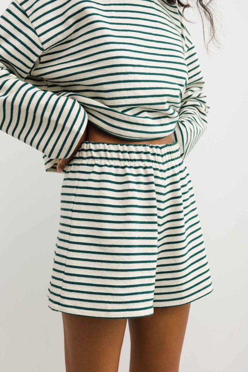 Szorty z bawełny strukturalnej w zielono beżowe paski - PENNY-L