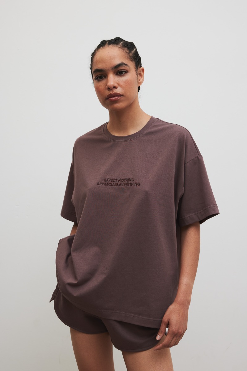 T-shirt typu oversize z HAFTEM w kolorze PURPLE TAUPE - RUST-M/L