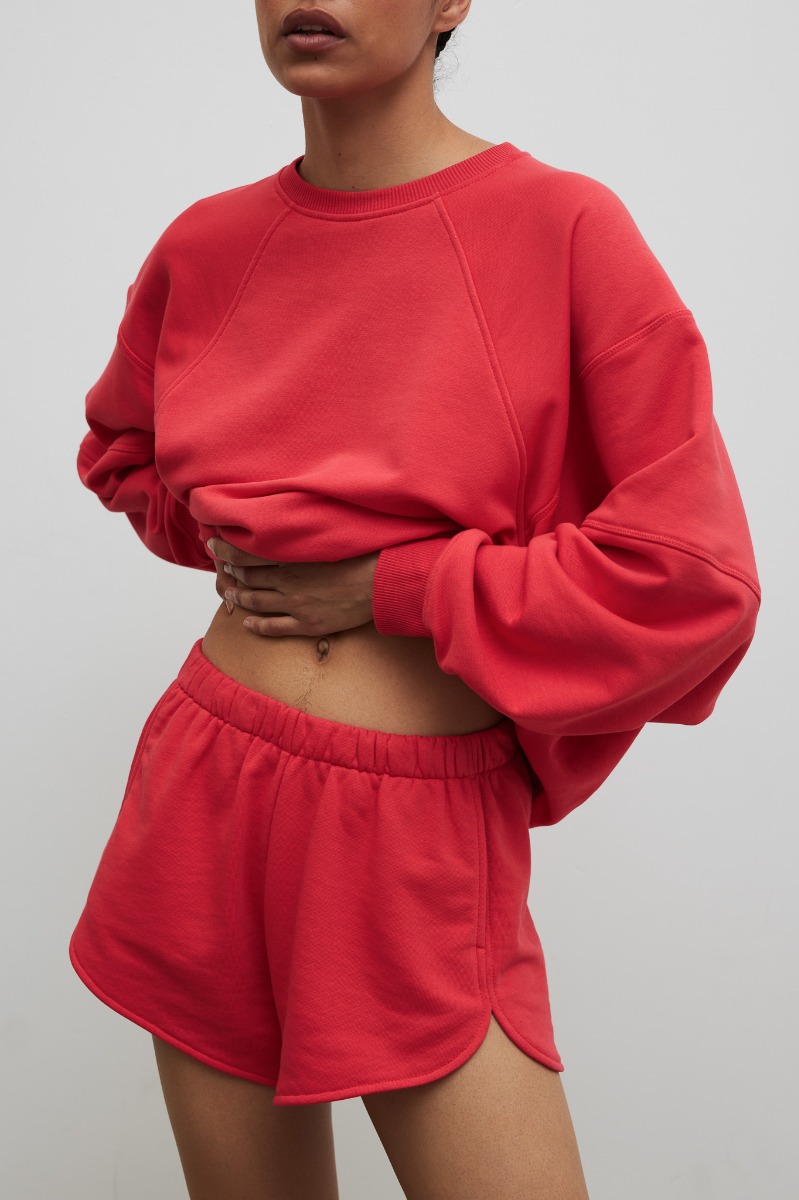 Szorty z dzianiny dresowej w kolorze HIBISCUS RED - HOMEY-XS