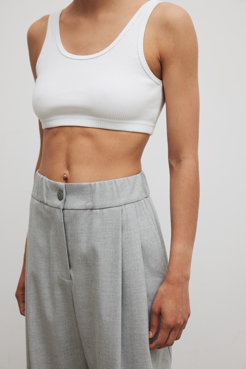 Krótki top z prążkowanej dzianiny w kolorze CLASSIC WHITE- LAGO-XL