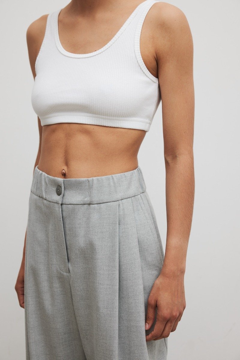 Krótki top z prążkowanej dzianiny w kolorze CLASSIC WHITE- LAGO-XL