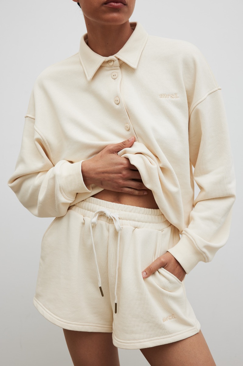 Szorty z dzianiny dresowej w kolorze BUTTER YELLOW - BREEZE-XS