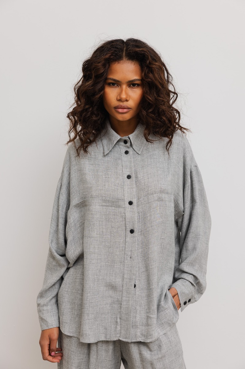 Luźna koszula z kieszeniami w kolorze LIGHT GREY- BERYL-S/M