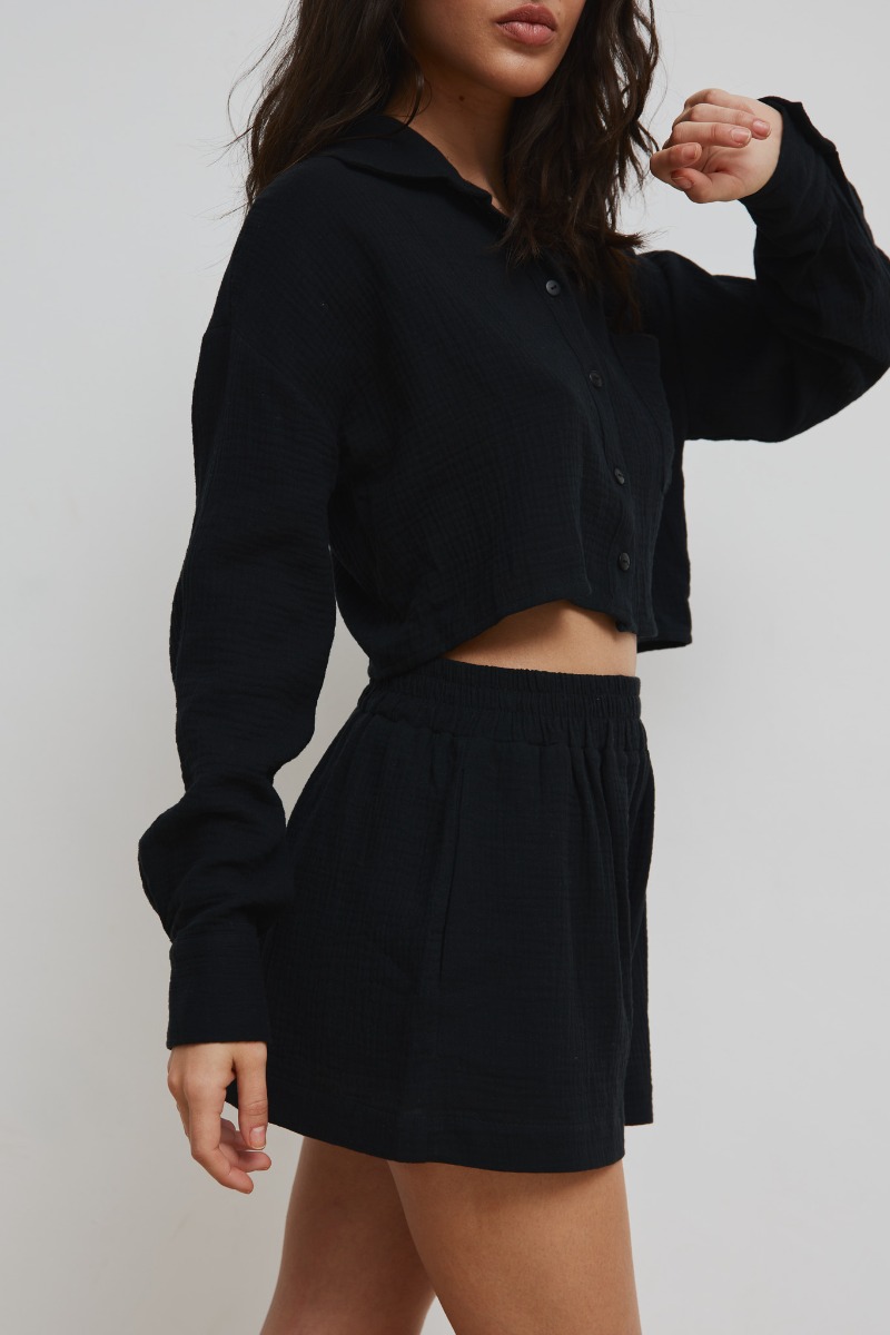 Krótkie spodenki zmuślinu w kolorze CZARNYM - CANO-XS