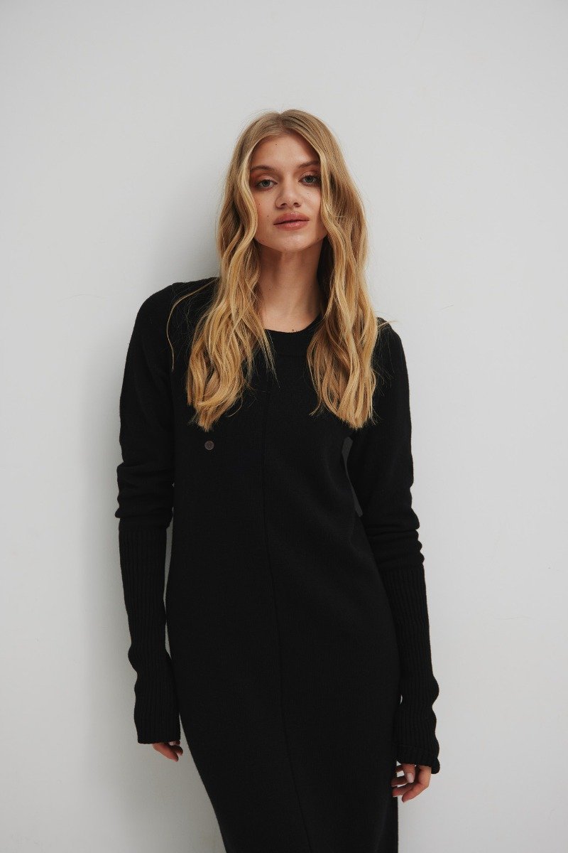 Wełniana sukienka maxi w kolorze TOTALLY BLACK - SILMA-XS/S