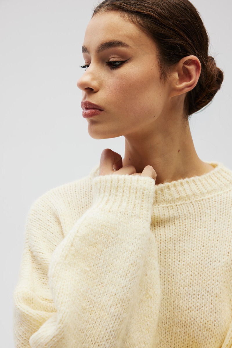 Sweter oversize z bufiastymi rękawami w kolorze BUTTER YELLOW - RIVERO-UNI