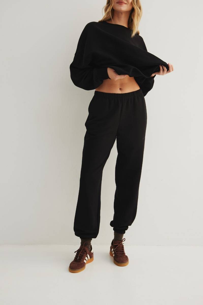 Spodnie typu jogger z HAFTEM w kolorze TOTALLY BLACK - NEVIS-L