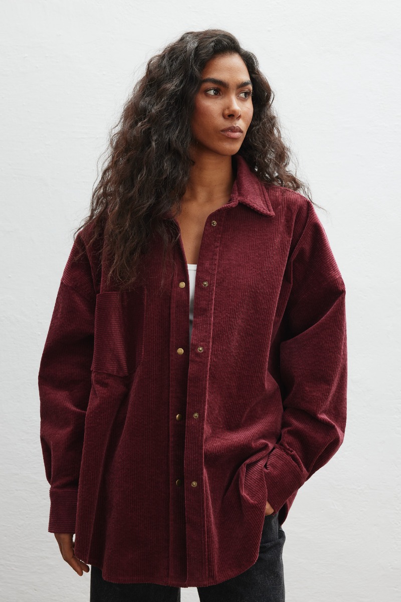 Sztruksowa koszula typu oversize w kolorze BURGUNDY - GARNET-M/L