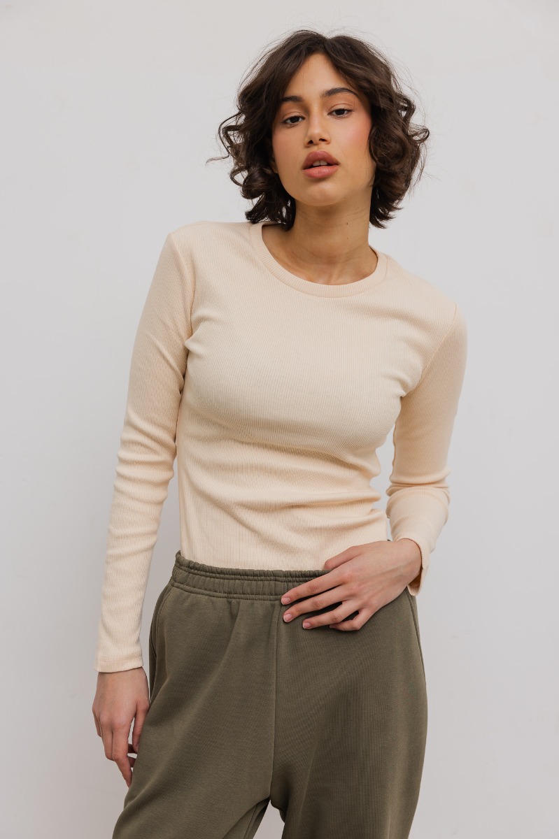 Dopasowany top z długim rękawem z prążkowanej dzianiny w kolorze BISQUIT - MOODY-M