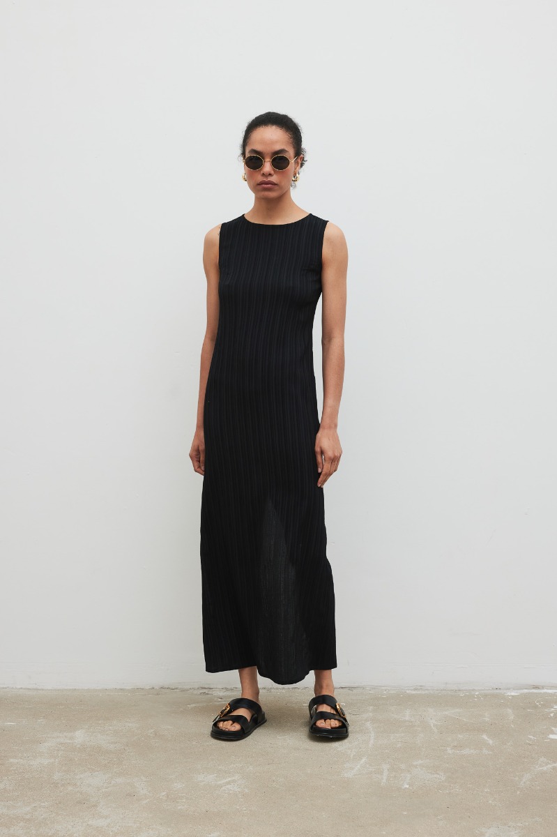 Sukienka maxi z wiskozy w kolorze BLACK - AMBER-XL