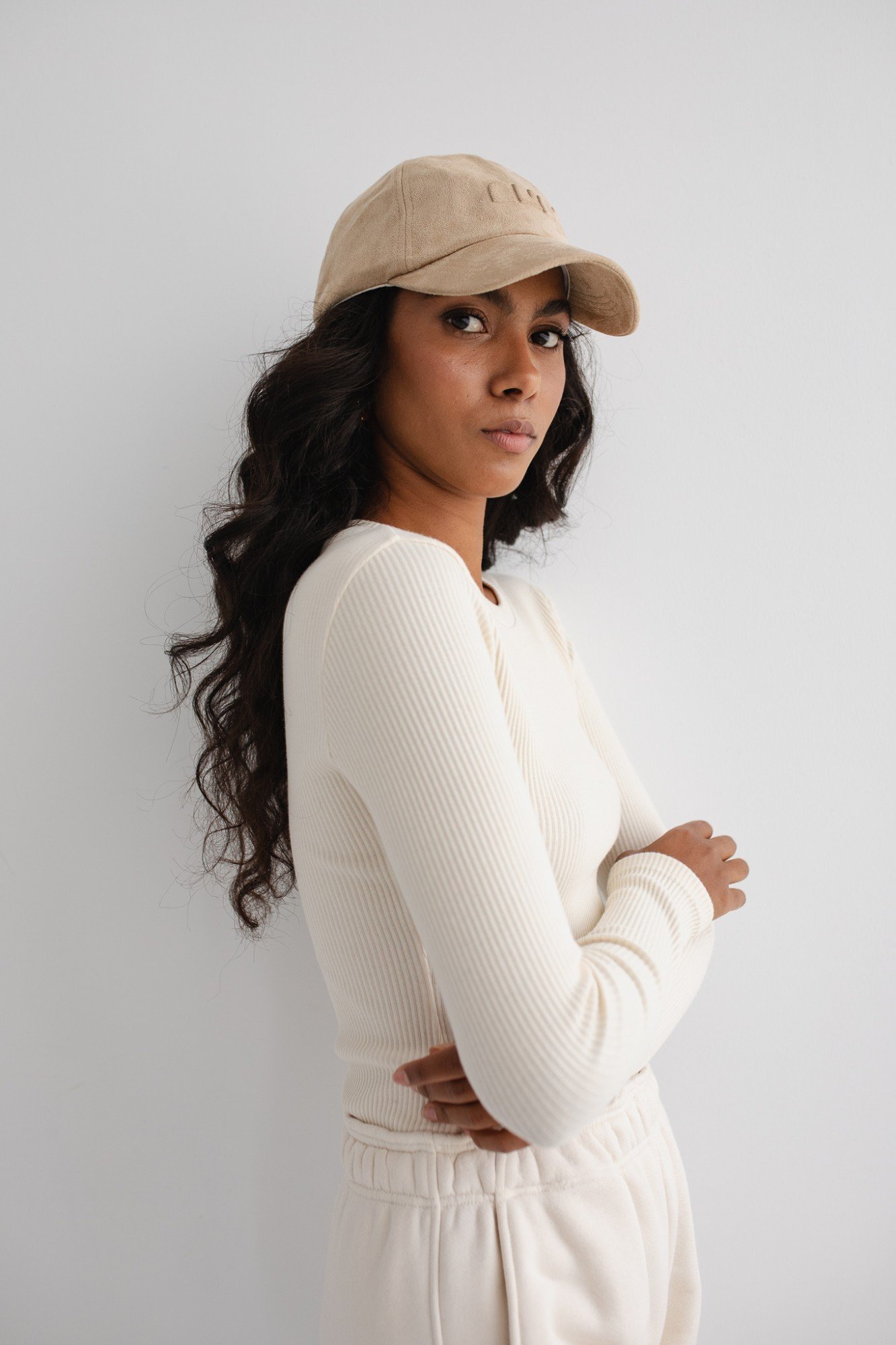 Dopasowany top z długim rękawem z prążkowanej dzianiny w kolorze WARM BEIGE - MOODY