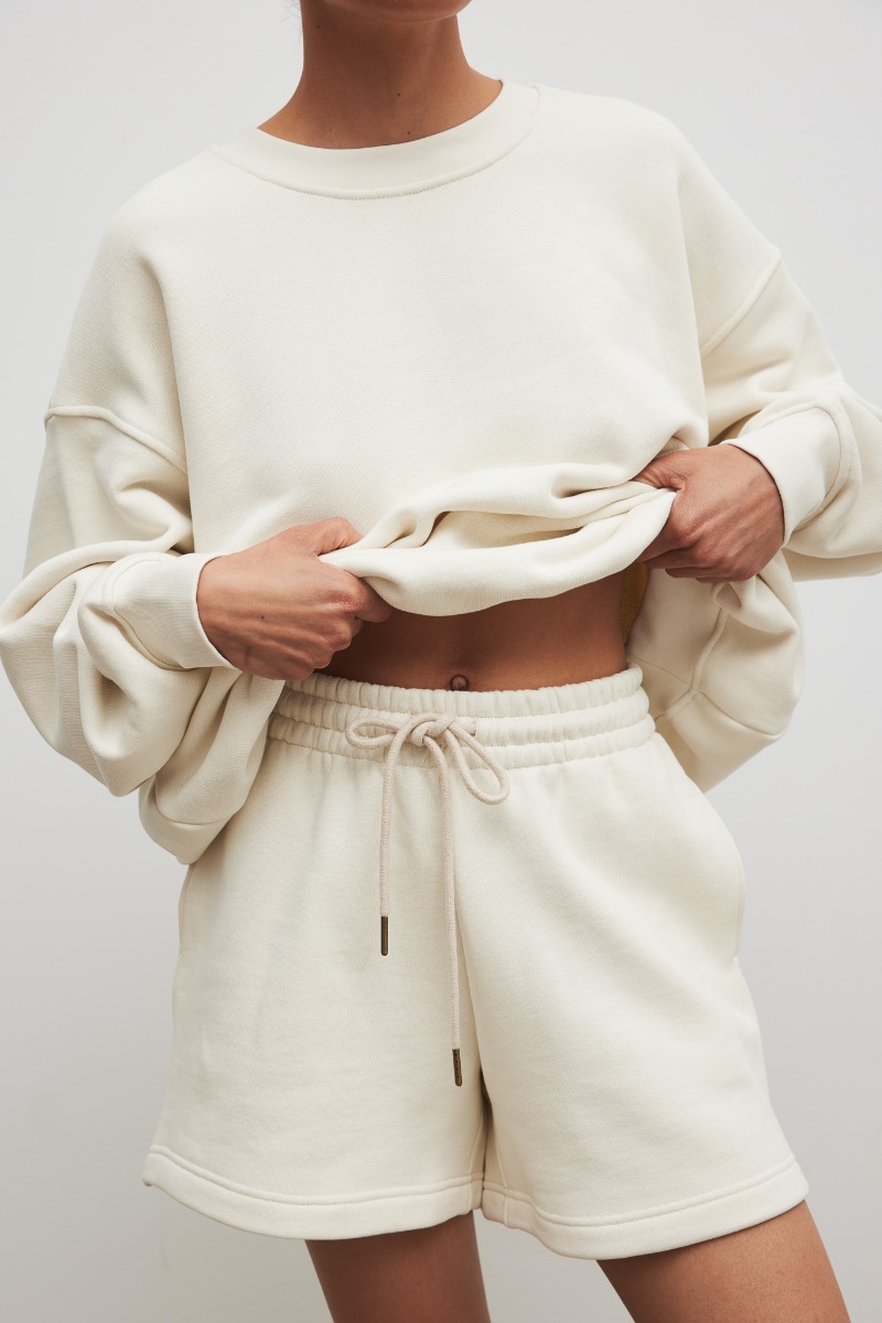 Krótkie spodenki ze sznurkiem w kolorze BRIGHT BEIGE - PROSPER