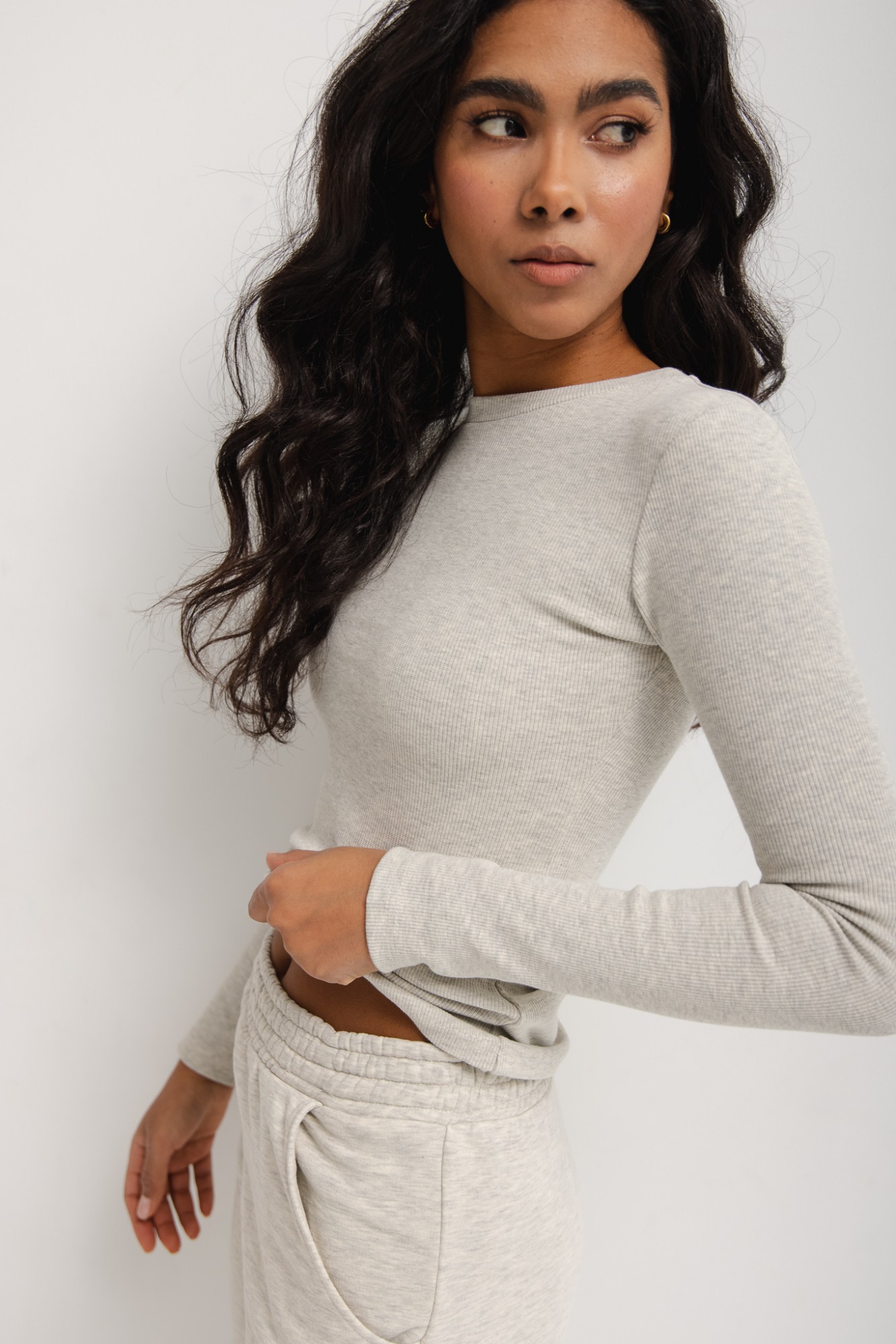 Dopasowany top z długim rękawem z prążkowanej dzianiny w kolorze LIGHT SILVER GREY - MOODY-XL