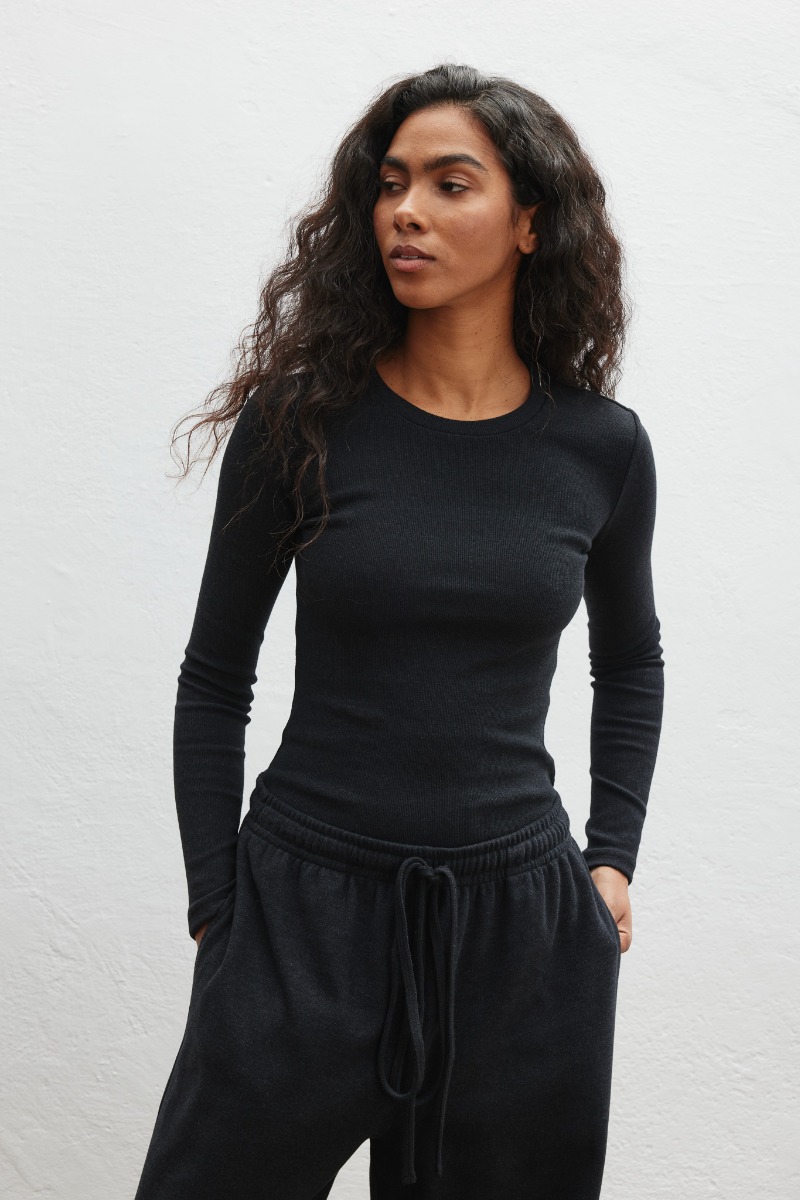 Dopasowany top z prązkowanej bawełny w kolorze DEEP GRAPHITE- COTTIE-S