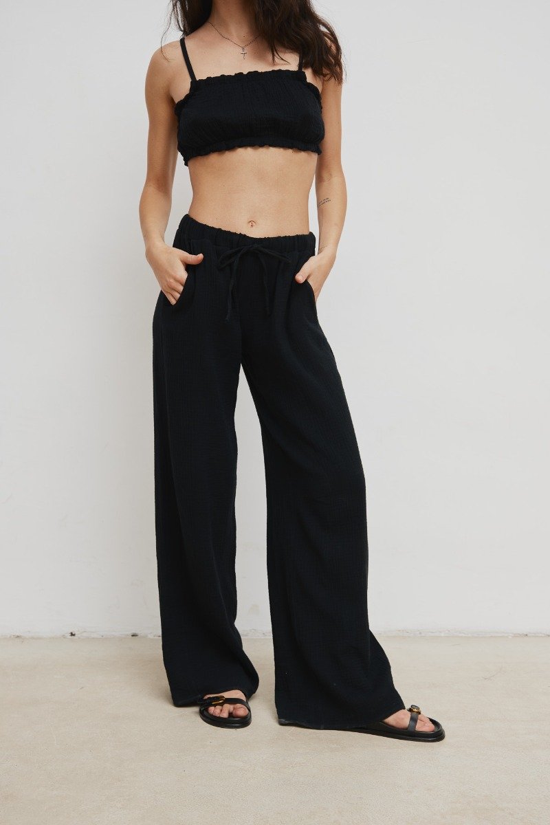 Luźne spodnie z muślinu w kolorze CZARNYM - COIRO-S