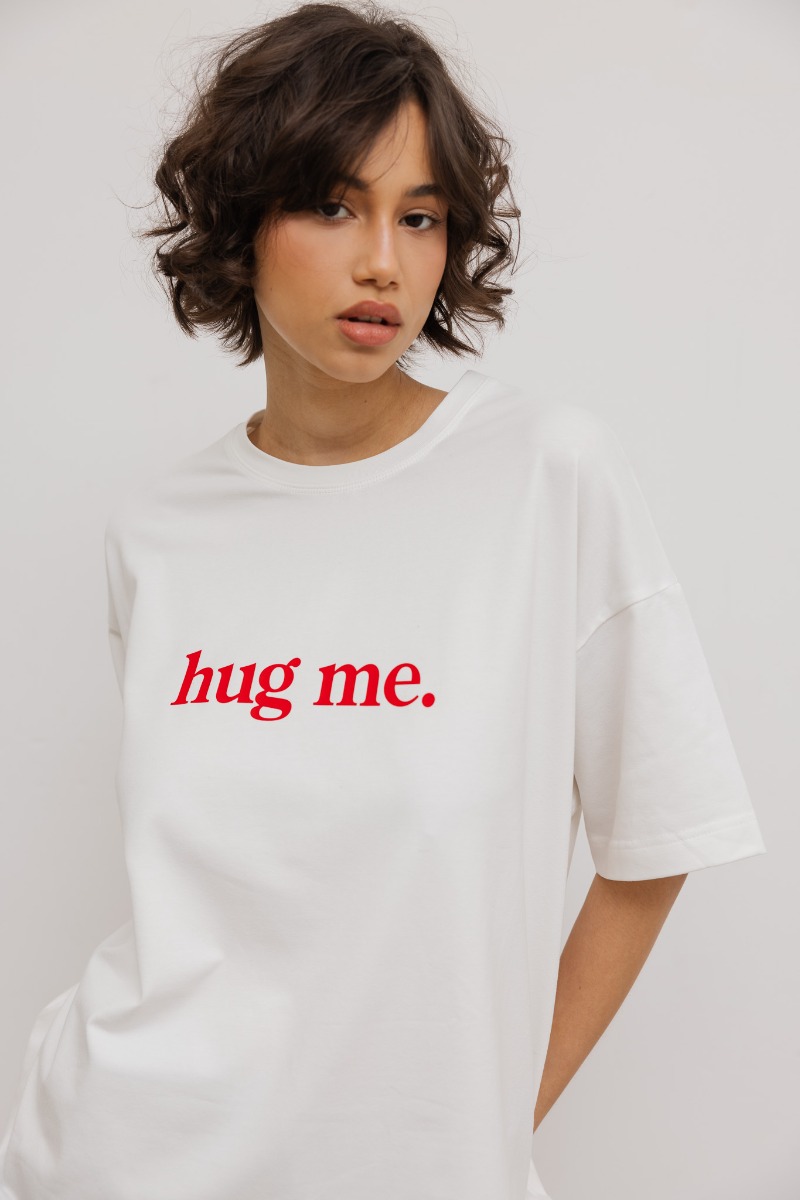 T-shirt z NADRUKIEM w kolorze ECRU - EAZY - HUG ME -XS/S