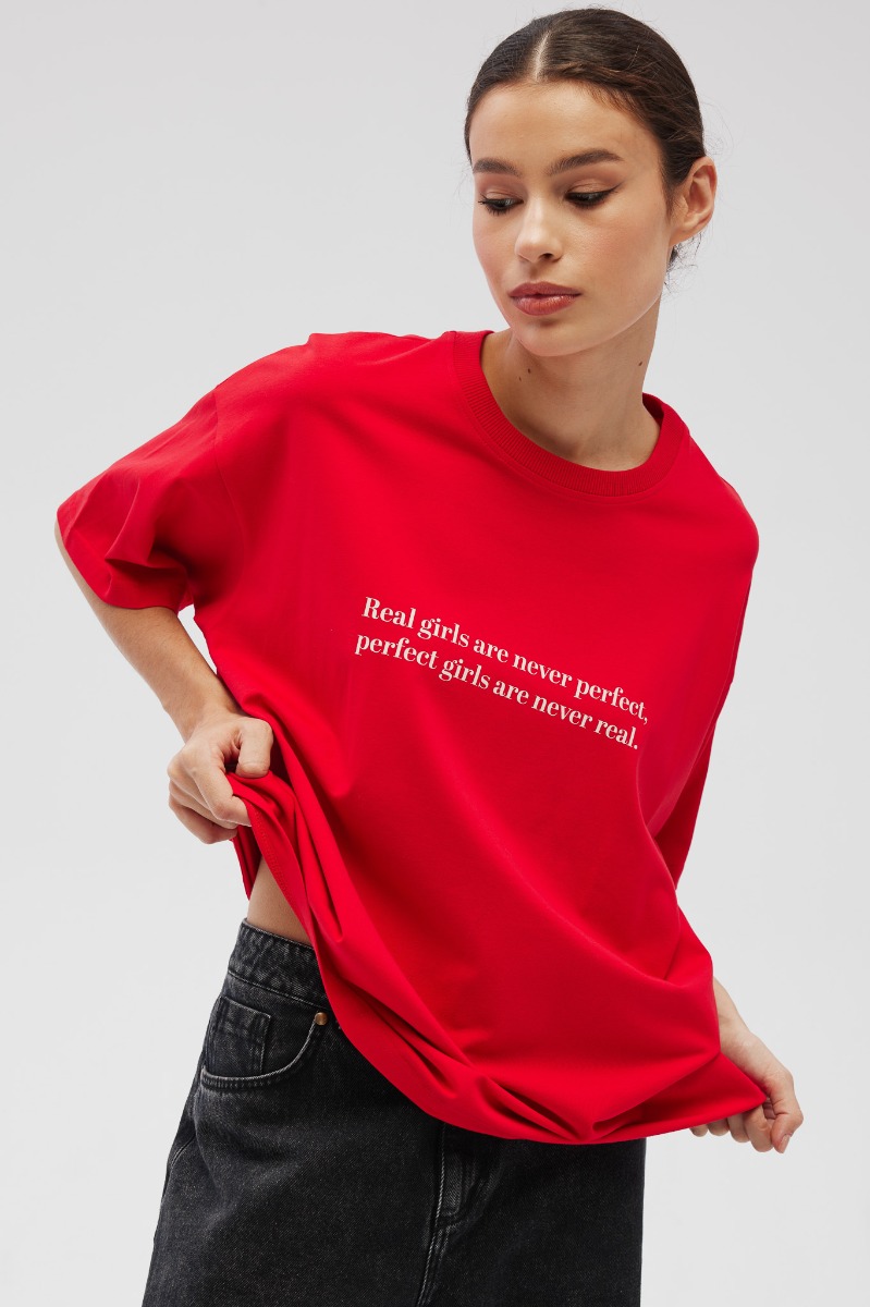 Tshirt typu oversize z nadrukiem w kolorze INTENSE RED - REALITY-M/L