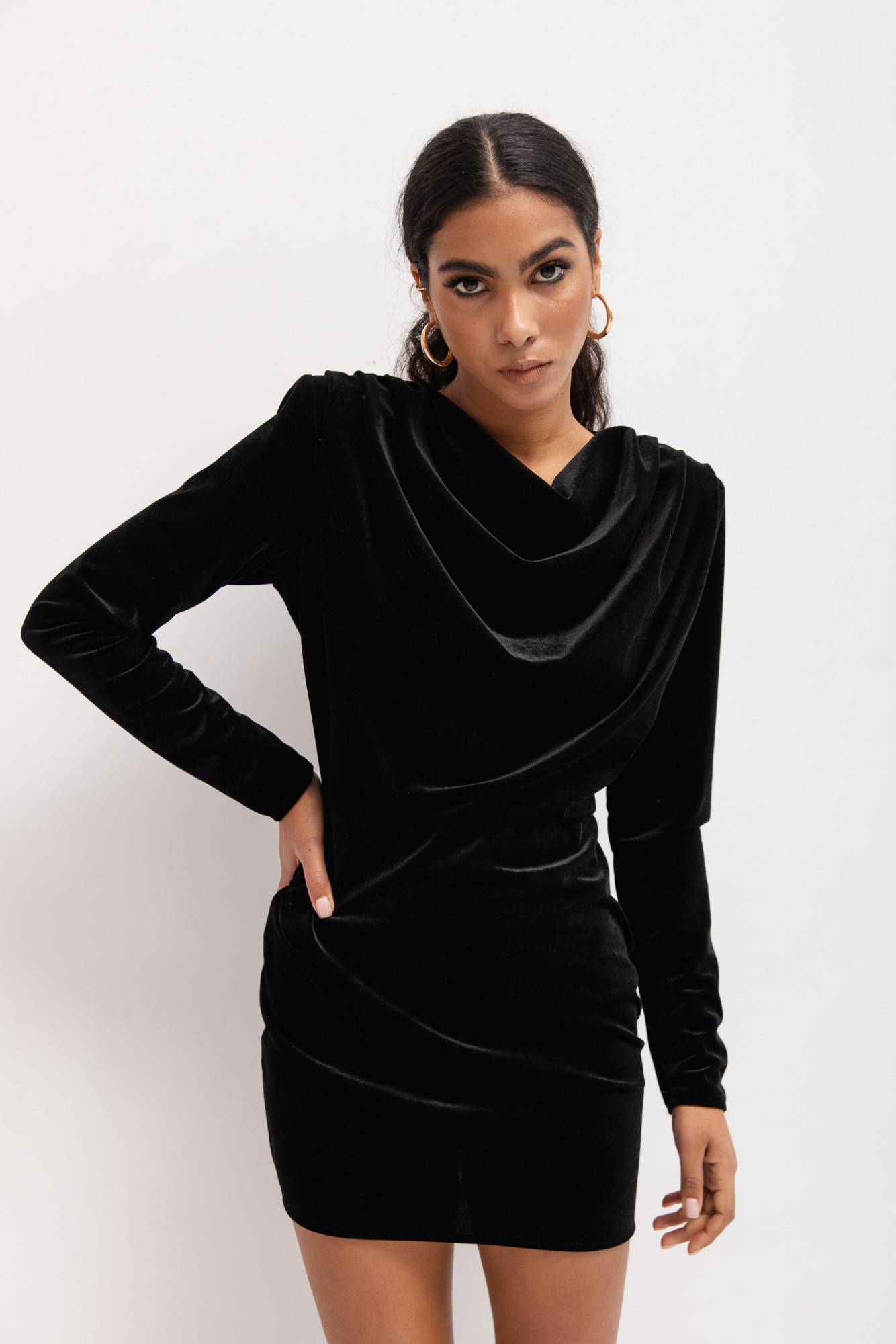 Sukienka z długim rękawem o klasycznym kroju w kolorze BLACK VELVET - COLLETTE-XS