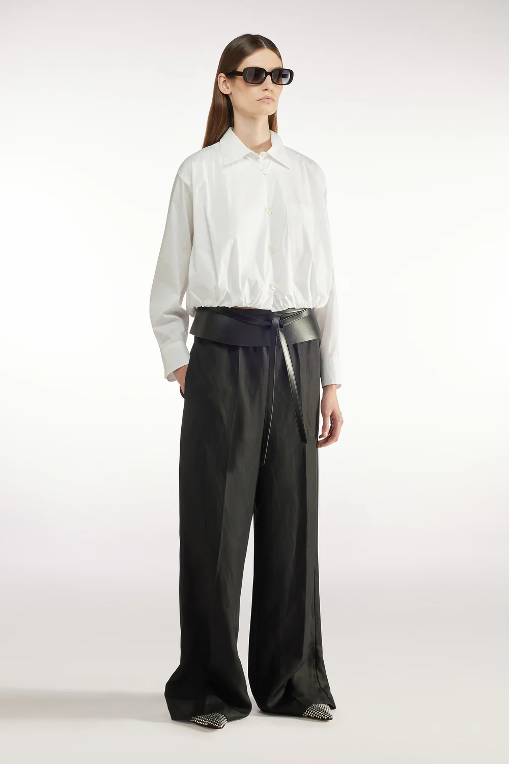 BIAŁA KRÓTKA KOSZULA ZE ŚCIĄGACZEM LIVIANA CONTI