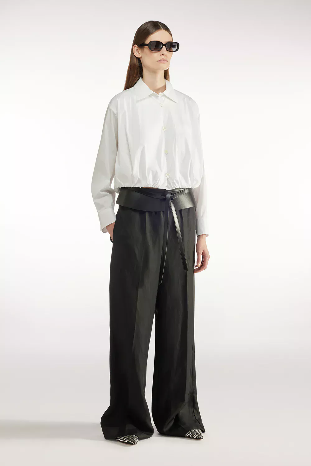 BIAŁA KRÓTKA KOSZULA ZE ŚCIĄGACZEM LIVIANA CONTI